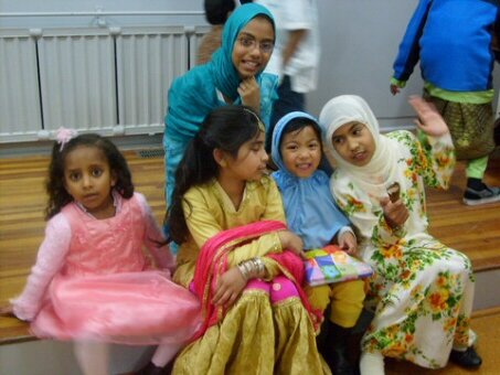 Girls at the Southlan Muslim Association Open D ay